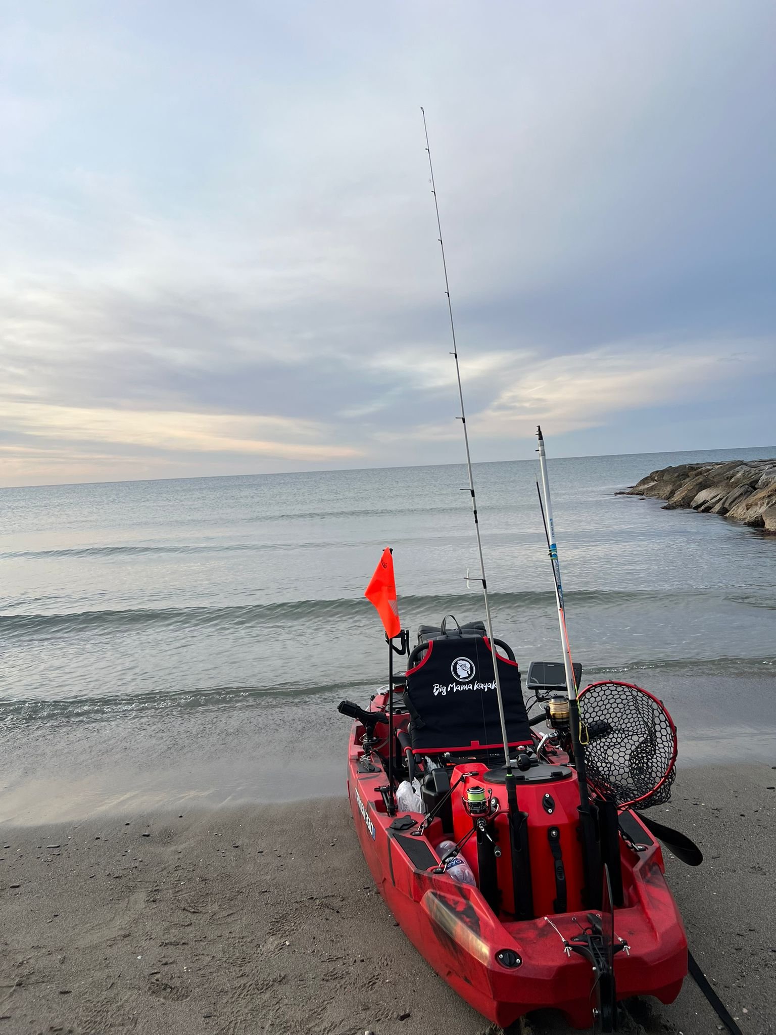 Kayak da pesca Big Mama Triken 330 pronto a uscire in mare in Liguria