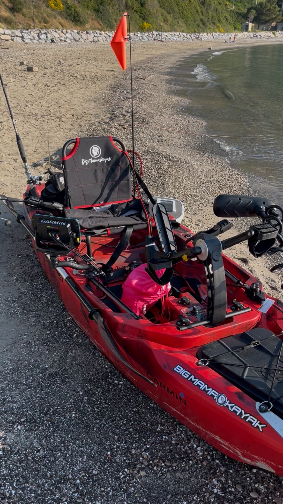 Big Mama Triken 330 attrezzato sulla spiaggia, pronto per l'uscita
